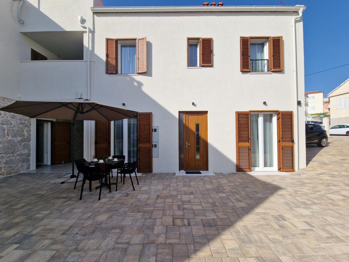 Apartments Miamare Primosten Exterior photo